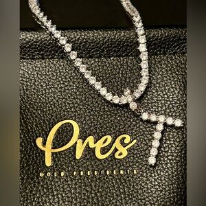 Prefes
Pres Gold Presidents Silver Rope Chain & Iced Diamonds, pendent T
